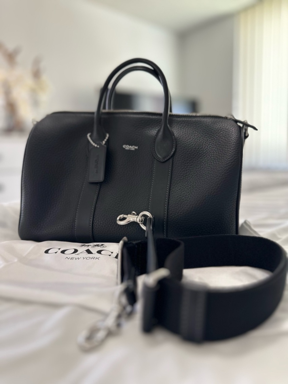 Coach Compass 35 in Black Leather-Like New - Picture 9 of 9